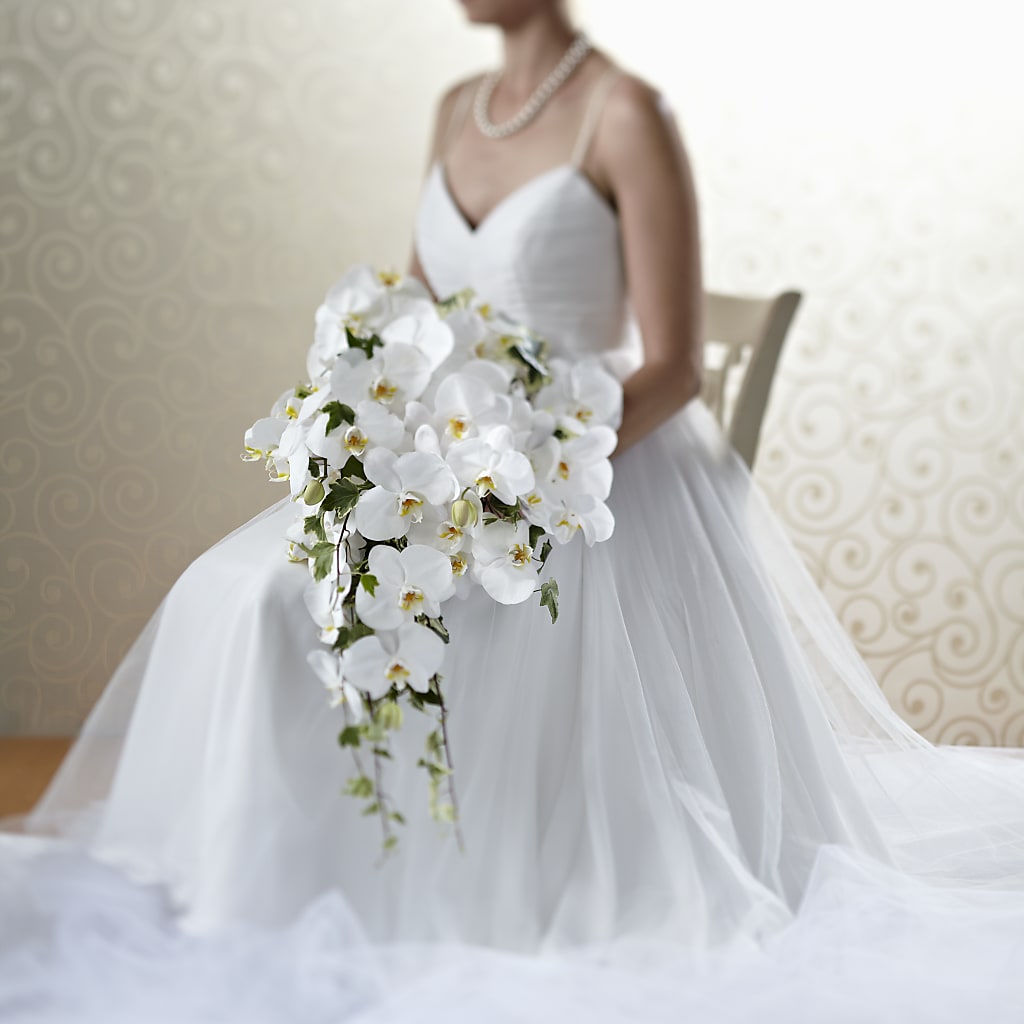 Classic White Bouquet – Blooming Branches, Guttenberg IA