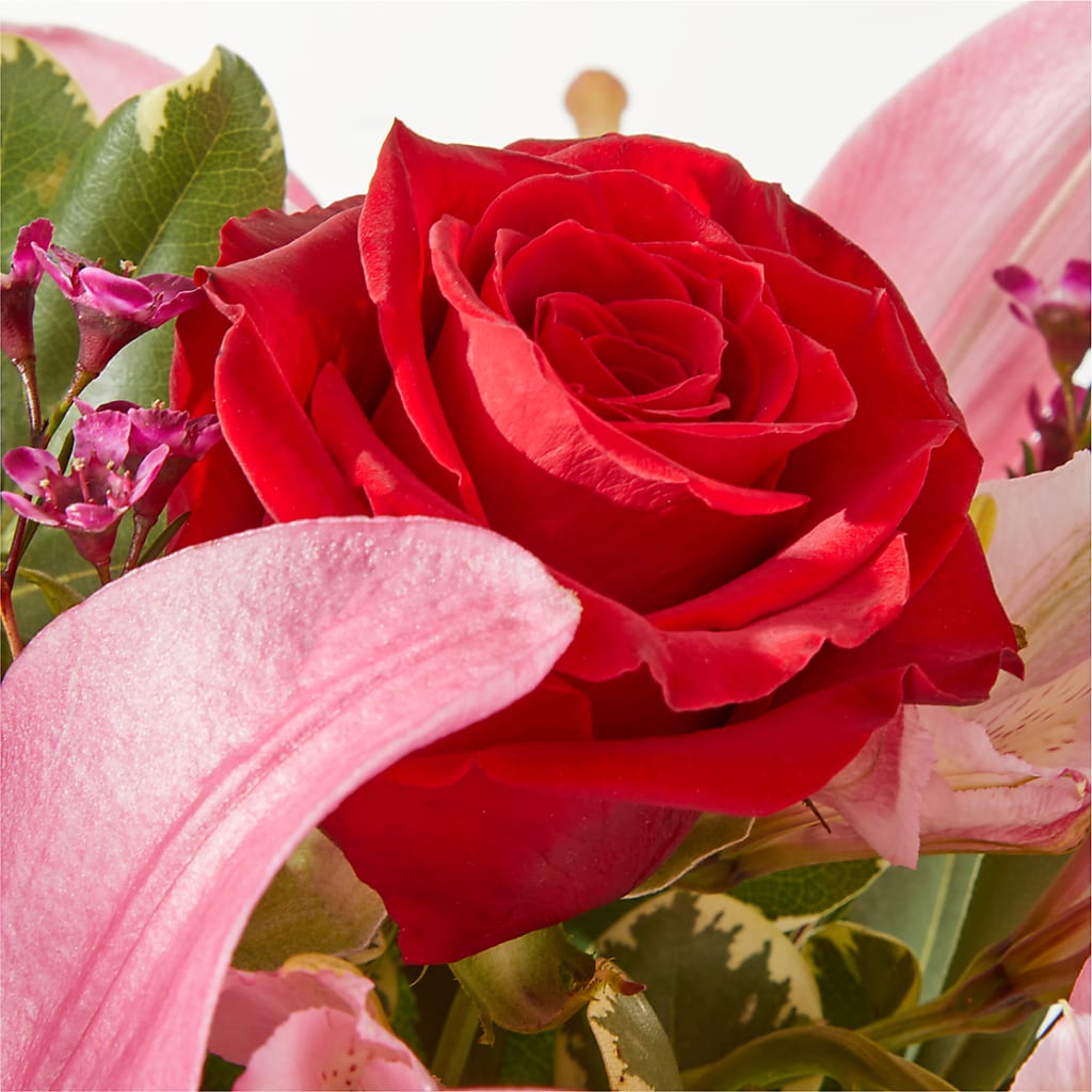 Lucky in Love Bouquet –  Blooming Branches, Guttenberg IA